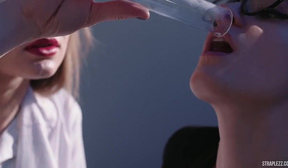 Pussy licking in pantyhose and a hot fuck with a strap-on