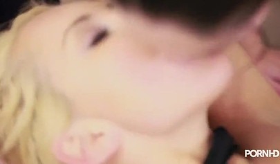 Horny lesbian ballet dancers take part in a threesome