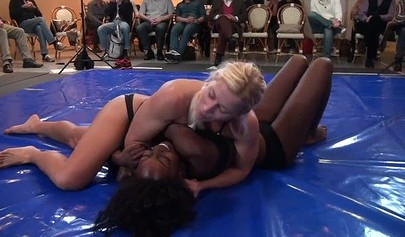 Black vs White - horny girls take part in a catfight
