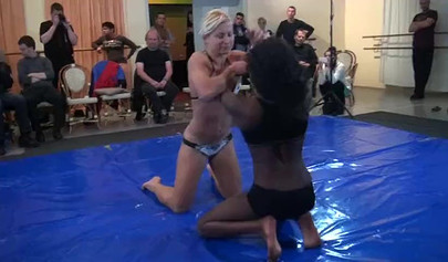 Black vs White - horny girls take part in a catfight