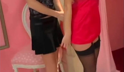 Glamorous girls Crissy Moran & Lisa Daniels adore sensual sex