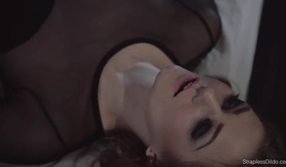 Glamorous girls using a feeldoe strapless strap-on