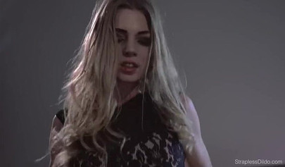 Glamorous girls using a feeldoe strapless strap-on