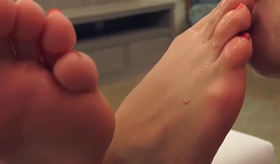 Gorgeous Brazilian goddesses licking feet and toes close-up