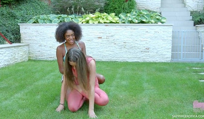 Afrodite & Luna Corazon enjoy licking sweet pussies