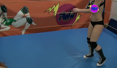 Dallas vs Tera - wrestling fight with two horny girls