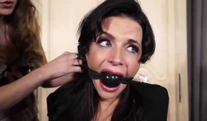 Hot MILF with a gag in her mouth takes her captor hostage