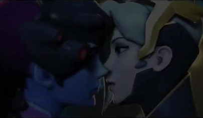 Mercy and Widowmaker are kissing - video game Overwatch