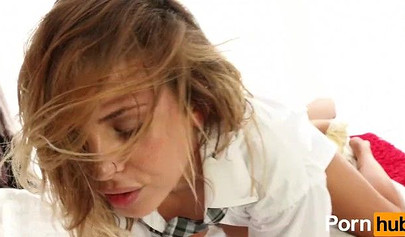 Keisha Grey e Paisley Parker si toccano le dolci vagine e si divertono con le forbici